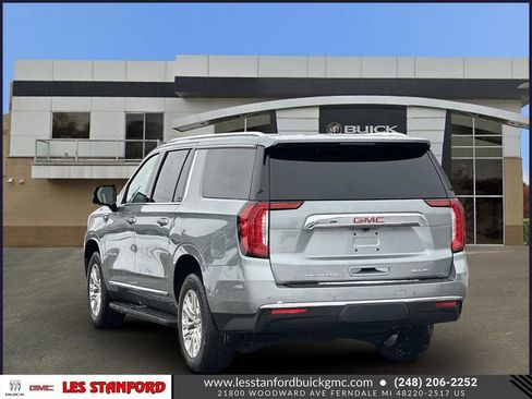 Used 2024 GMC Yukon XL SLT w/ SLT Premium Package image 4