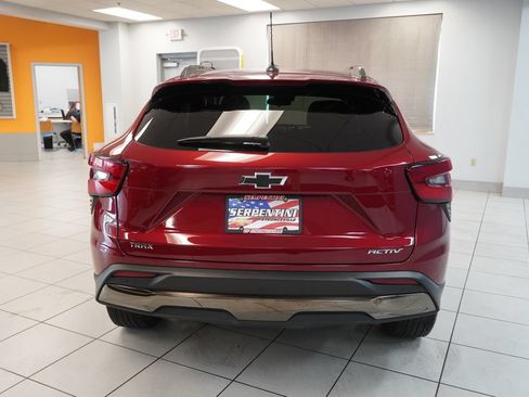 Used 2024 Chevrolet Trax ACTIV w/ Sunroof Package FWD image 8