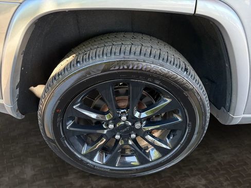 Used 2018 Jeep Grand Cherokee Altitude AWD/4WD image 39