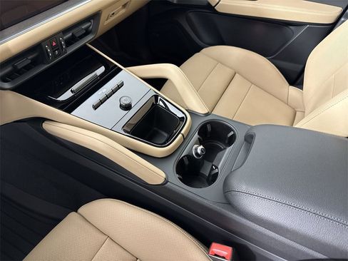 New 2026 Porsche Cayenne image 31