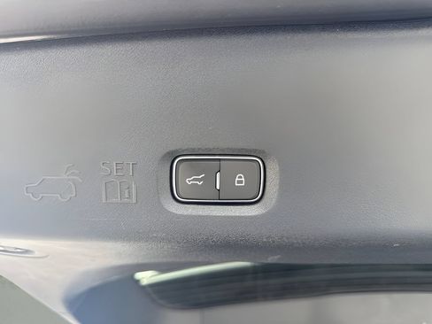 Used 2025 Lincoln Navigator Reserve AWD/4WD image 17