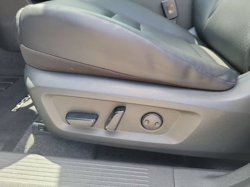 Used 2023 Nissan Rogue SV w/ SV Premium B Package FWD image 15
