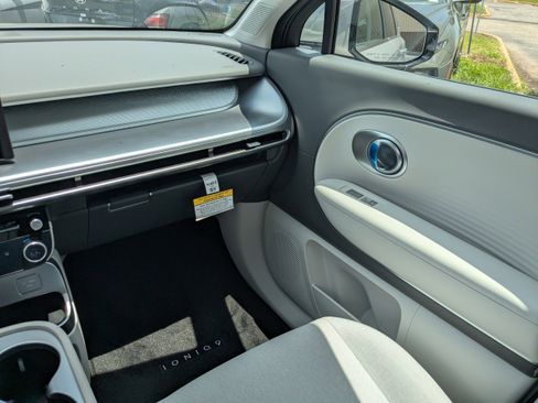 New 2026 Hyundai Ioniq 9 SE image 13