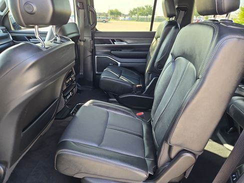 Used 2024 Jeep Wagoneer Series III AWD/4WD image 27