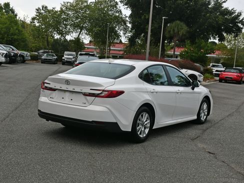 Used 2025 Toyota Camry LE FWD image 4