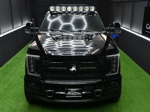 Used 2017 Ford F250 Platinum w/ Platinum Ultimate Package AWD/4WD image 2