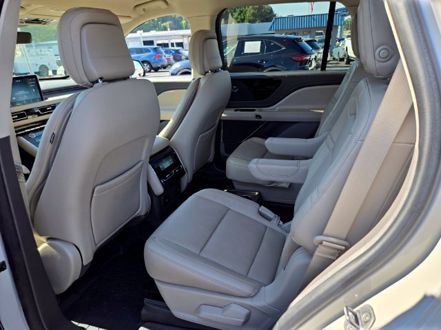Used 2020 Lincoln Aviator Reserve w/ Elements Package Plus AWD/4WD image 11