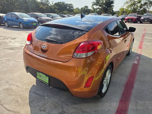 Used 2015 Hyundai Veloster w/ Option Group 02 FWD image 12
