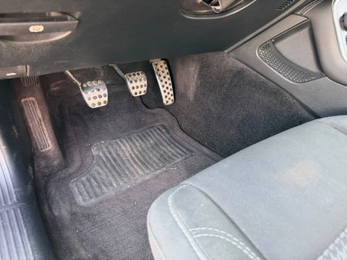 Used 2018 Dodge Challenger R/T RWD image 9