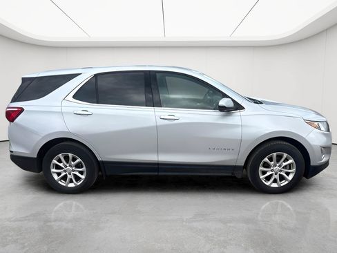 Used 2019 Chevrolet Equinox LT FWD image 2