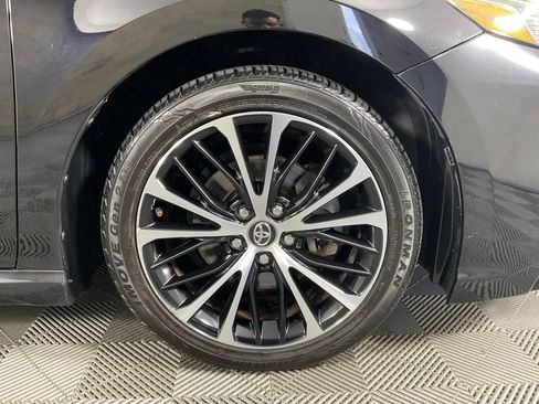 Used 2018 Toyota Camry SE w/ Moonroof Package FWD image 10