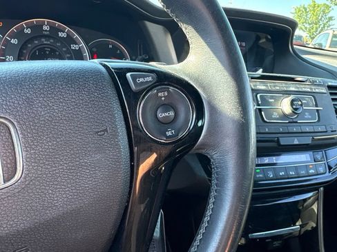 Used 2017 Honda Accord Sport image 20