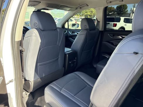 Used 2019 Buick Enclave Essence image 11