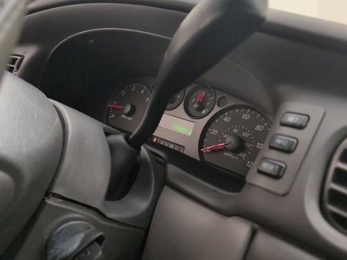 Used 2005 Ford Taurus SE FWD image 24