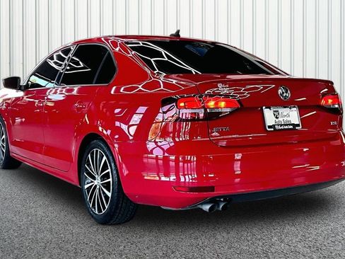 Used 2017 Volkswagen Jetta Sport FWD image 4