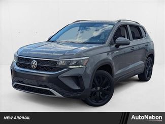 Used 2022 Volkswagen Taos SE w/ Panoramic Sunroof Package image 1