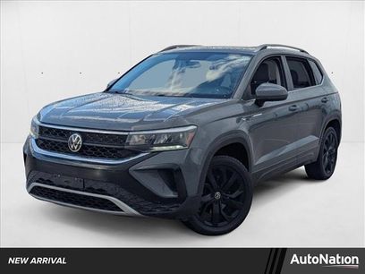 Used 2022 Volkswagen Taos SE w/ Panoramic Sunroof Package