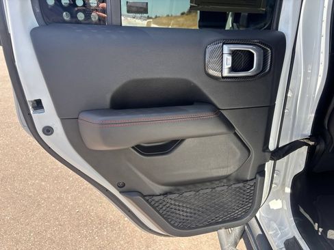 Used 2021 Jeep Gladiator Rubicon AWD/4WD image 15