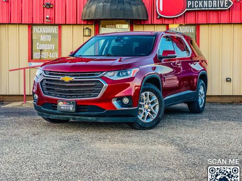 Used 2021 Chevrolet Traverse LT image 2