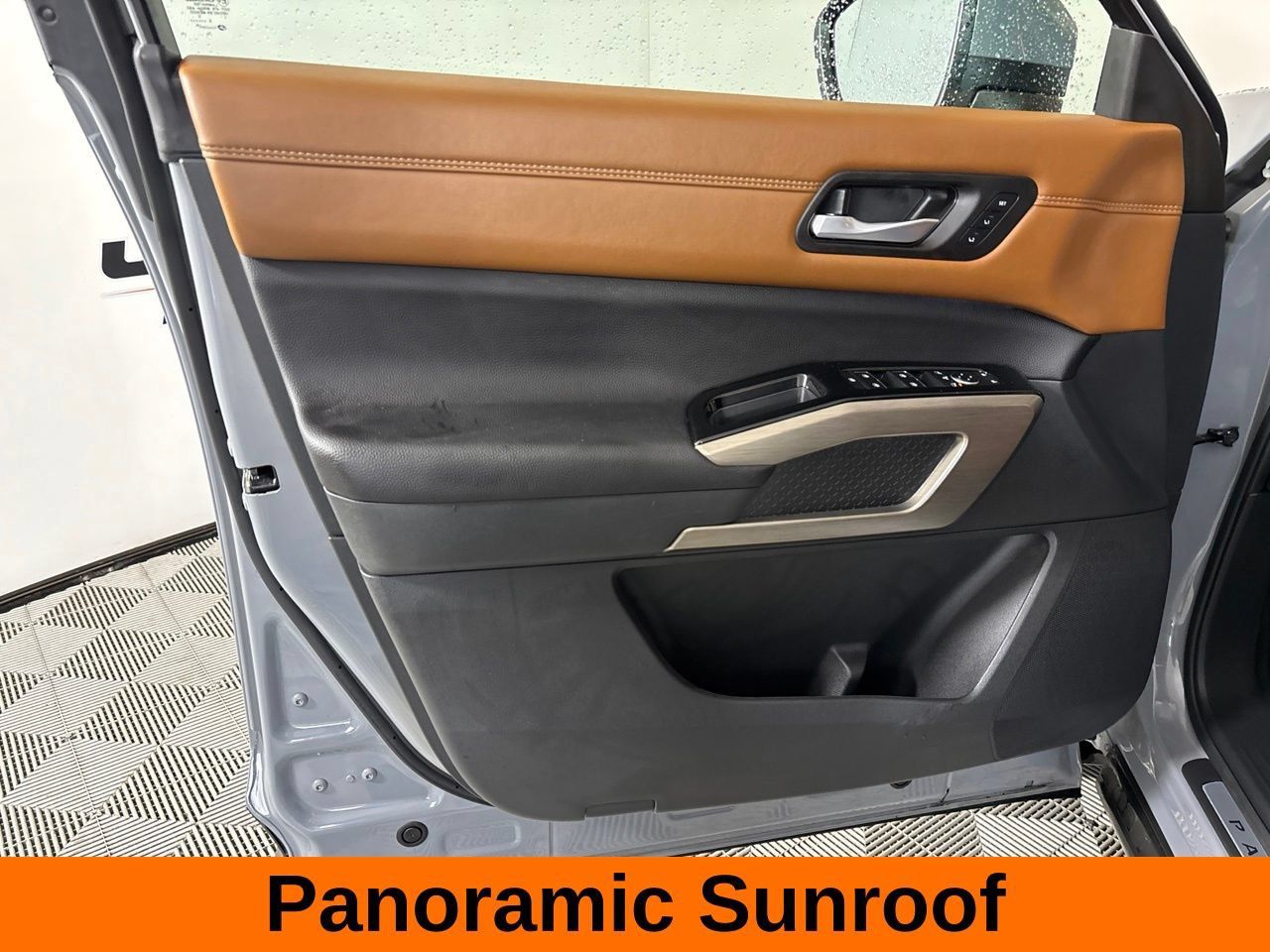 Used 2025 Nissan Pathfinder Platinum w/ Cargo Package FWD image 10