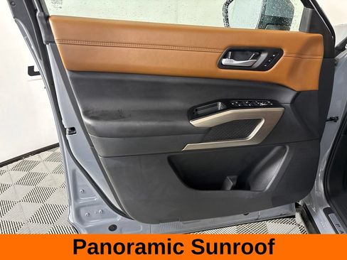 Used 2025 Nissan Pathfinder Platinum w/ Cargo Package FWD image 10