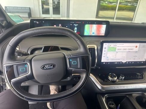 Used 2025 Ford Expedition Platinum w/ Stealth Performance Package AWD/4WD image 5