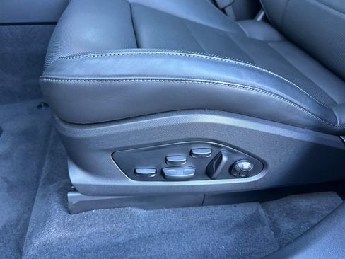 Certified 2025 Porsche Macan 4 Electric image 14