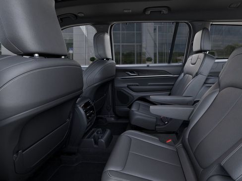 New 2025 Jeep Grand Cherokee L Limited w/ Luxury Tech Group II AWD/4WD image 23