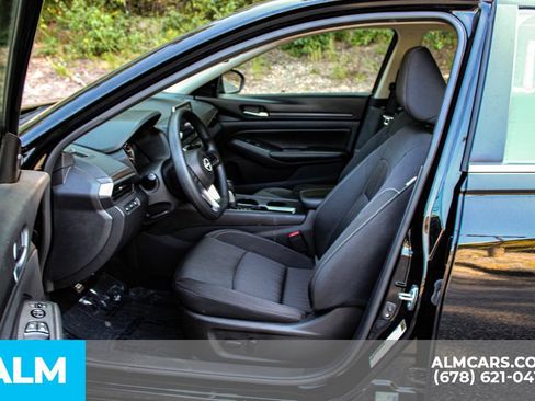 Used 2025 Nissan Altima 2.5 SV FWD image 15