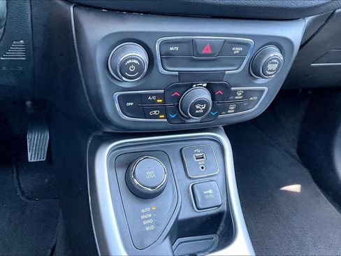 Used 2019 Jeep Compass Sport AWD/4WD image 30