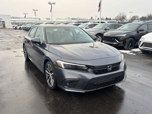 Used 2024 Honda Civic Touring image 3