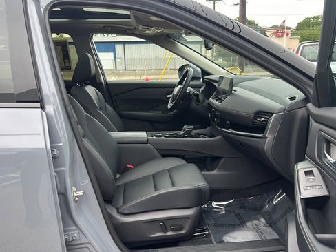 Used 2025 Nissan Rogue SL w/ SL Premium Package AWD/4WD image 14