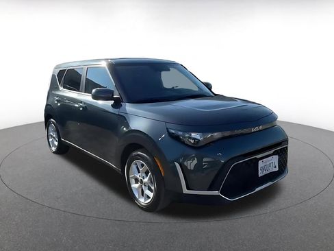 Used 2025 Kia Soul LX w/ LX Technology Package image 3