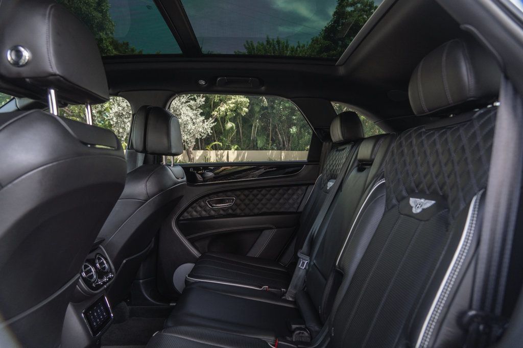 Used 2022 Bentley Bentayga AWD/4WD image 21
