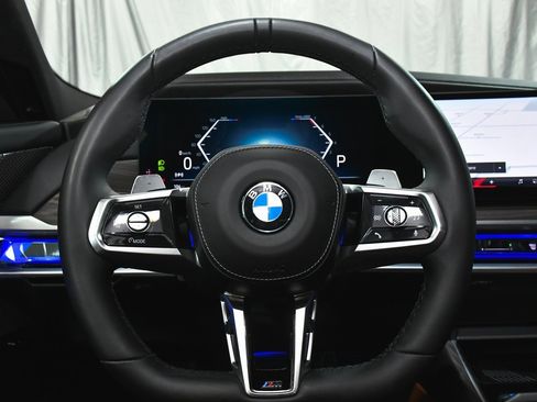 Used 2025 BMW 760i xDrive image 41