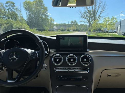Used 2019 Mercedes-Benz GLC 300 4MATIC image 26