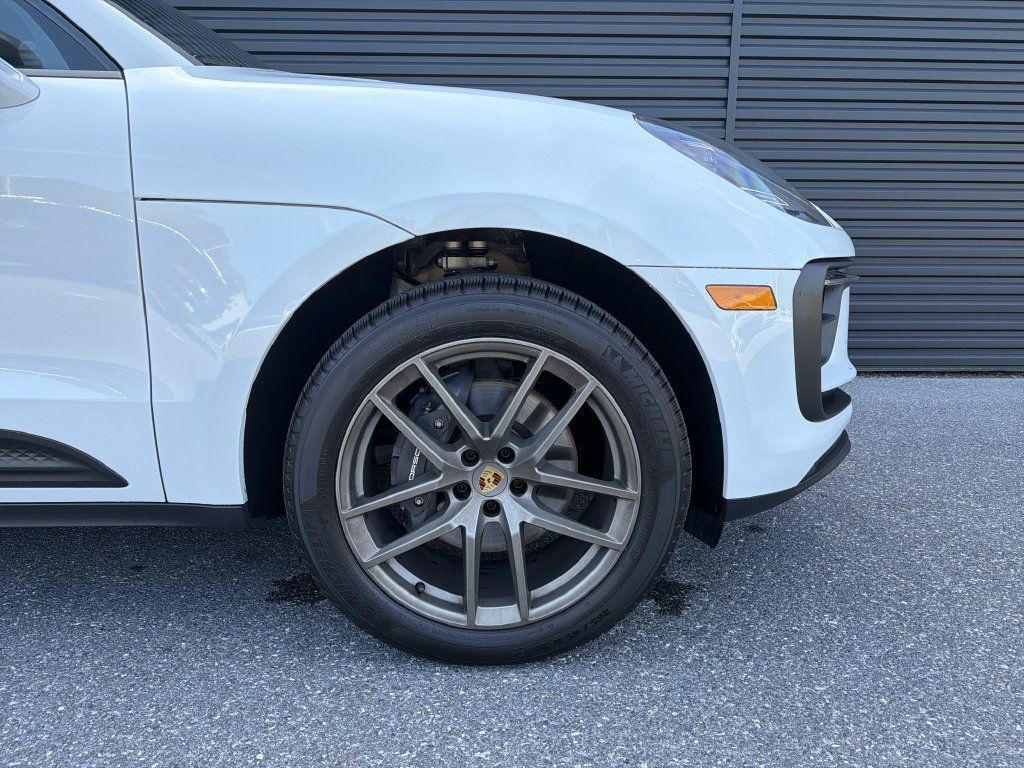 Certified 2026 Porsche Macan AWD/4WD image 7