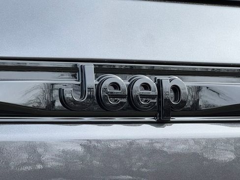 Used 2025 Jeep Grand Cherokee Limited w/ Black Appearance Package image 50