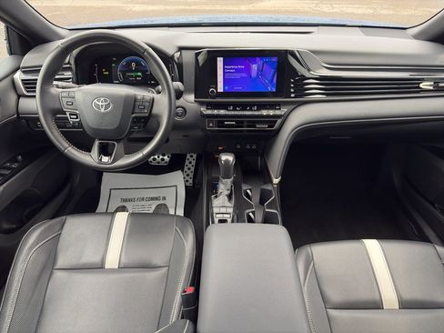 Used 2025 Toyota Camry SE FWD image 12