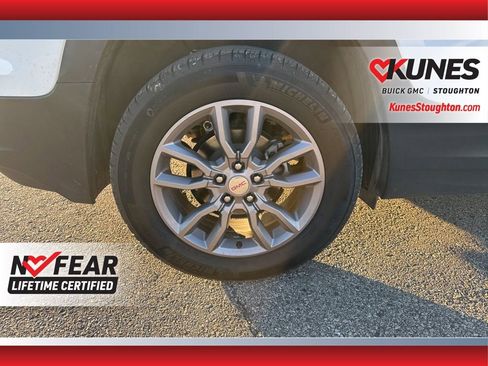 Used 2024 GMC Terrain SLT image 14