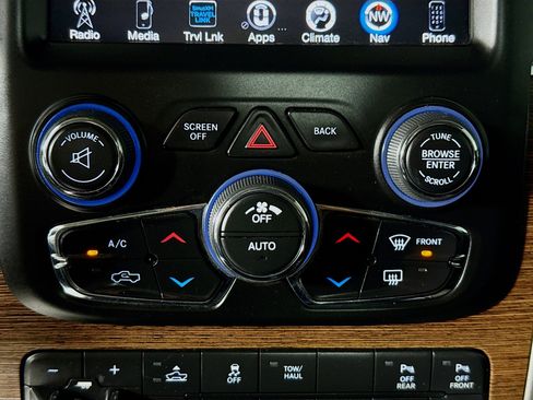 Used 2016 RAM 1500 Laramie w/ Convenience Group image 19