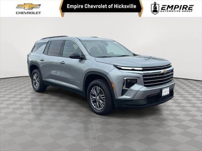 Used 2025 Chevrolet Traverse LT