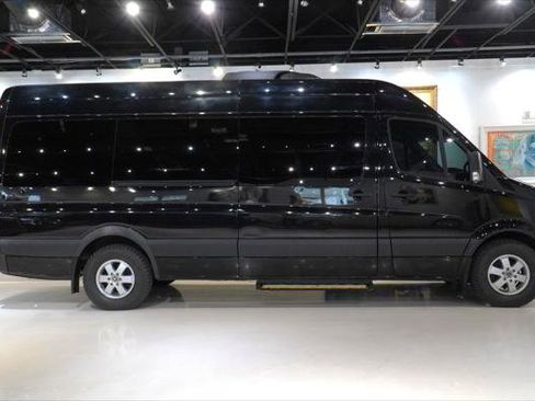 Used 2018 Mercedes-Benz Sprinter 2500 image 2