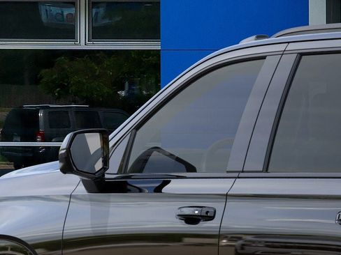 New 2026 Chevrolet Suburban RST image 36