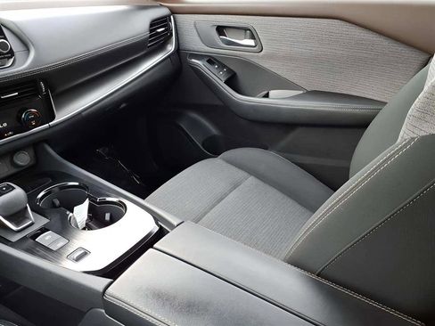 Used 2023 Nissan Rogue SV image 12