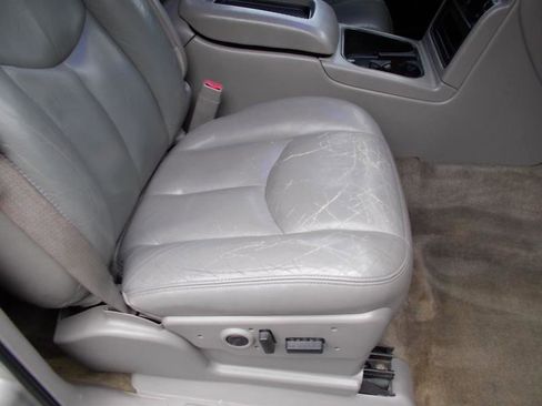 Used 2005 Chevrolet Tahoe Z71 w/ Preferred Equipment Group RWD image 19
