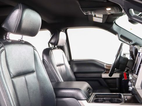 Used 2022 Ford F250 Lariat w/ Black Appearance Package image 28