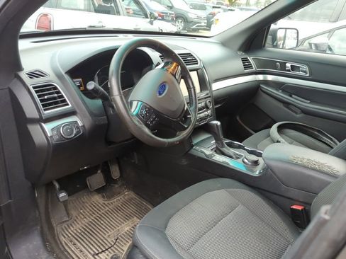 Used 2016 Ford Explorer XLT w/ Equipment Group 201A image 7