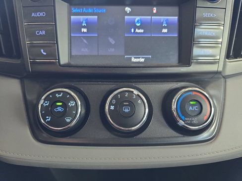 Used 2015 Toyota RAV4 LE AWD/4WD image 24