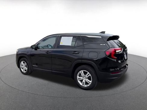 Used 2024 GMC Terrain SLE FWD image 10